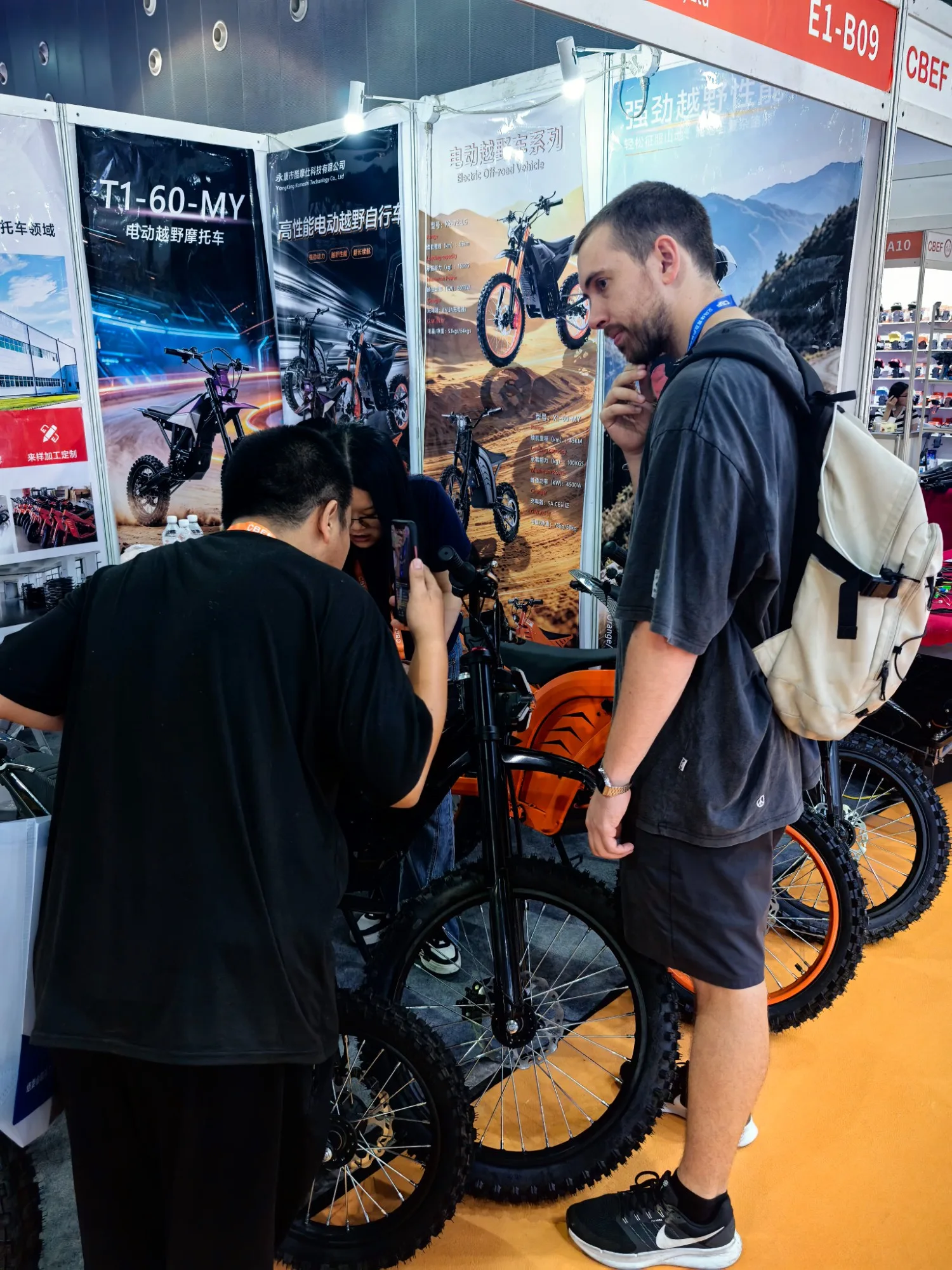 Yongkang Komoshi Team at the Canton Fair